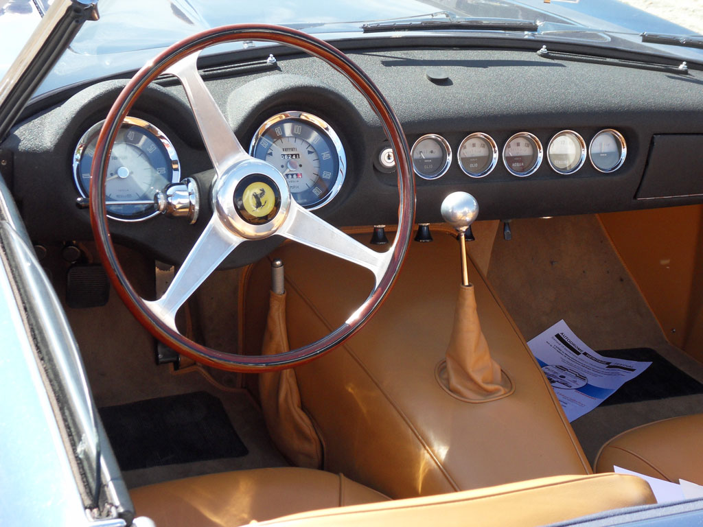 Rassemblement mensuel de véhicules de collecti ...