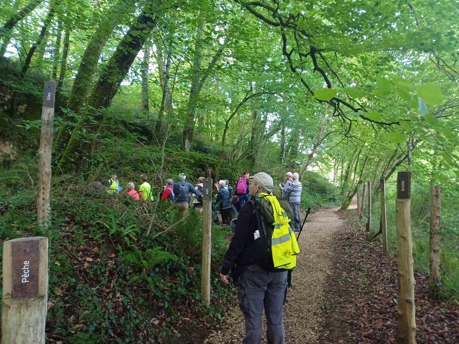 Visite du site archéologique des grottes du Pa ...