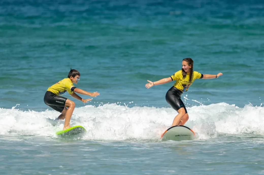 Activité enfants et a ... - Crédit: ecole de surf de la garluche | CC BY-NC-ND 4.0