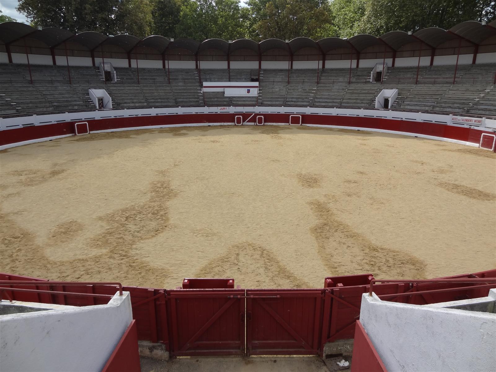 Visite à 3 voix au coeur des arènes d'Aire sur ...