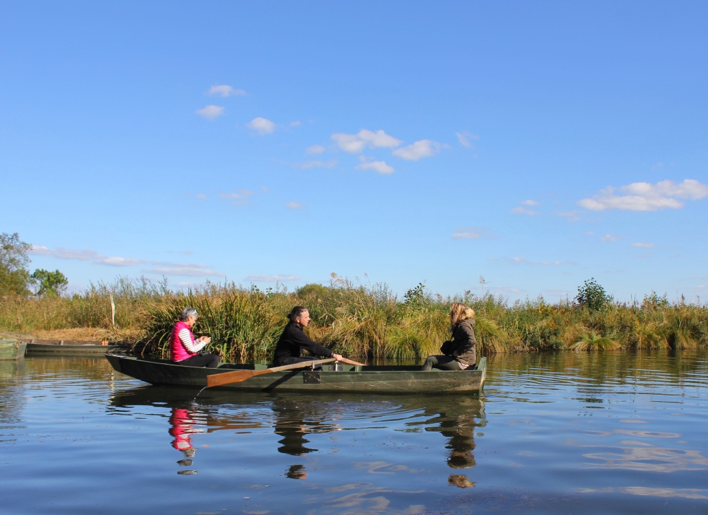 Découverte de l'étang blanc en barque dans l'u ...