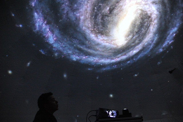 Semaine de l'Espace - Un planétarium à la médi ...