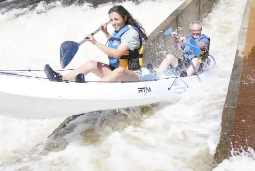 Descente de rivière en canoë-kayak du lac à l' ...
