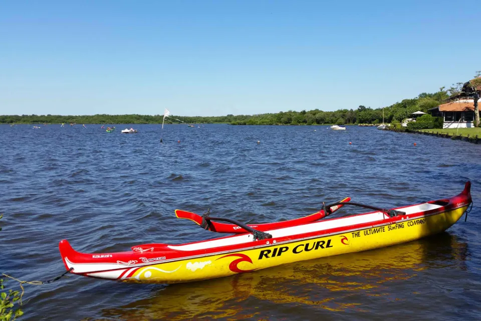 Canoë Surfing