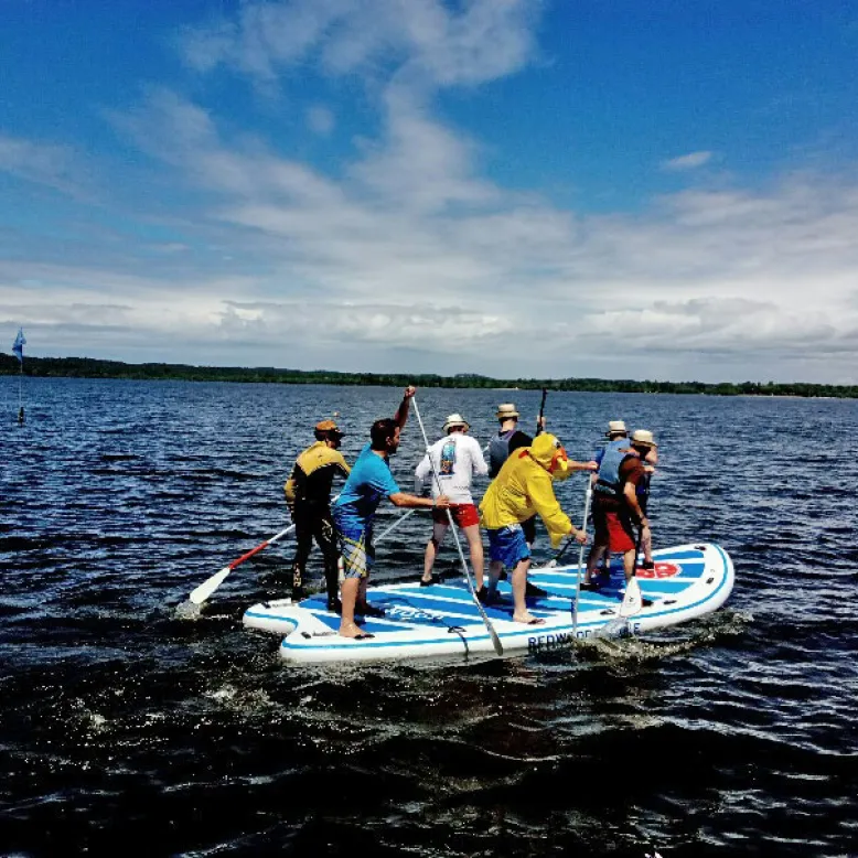 Canoë Surfing - Giant Paddle