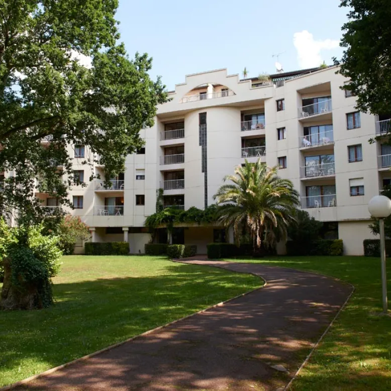 Oaks Residence