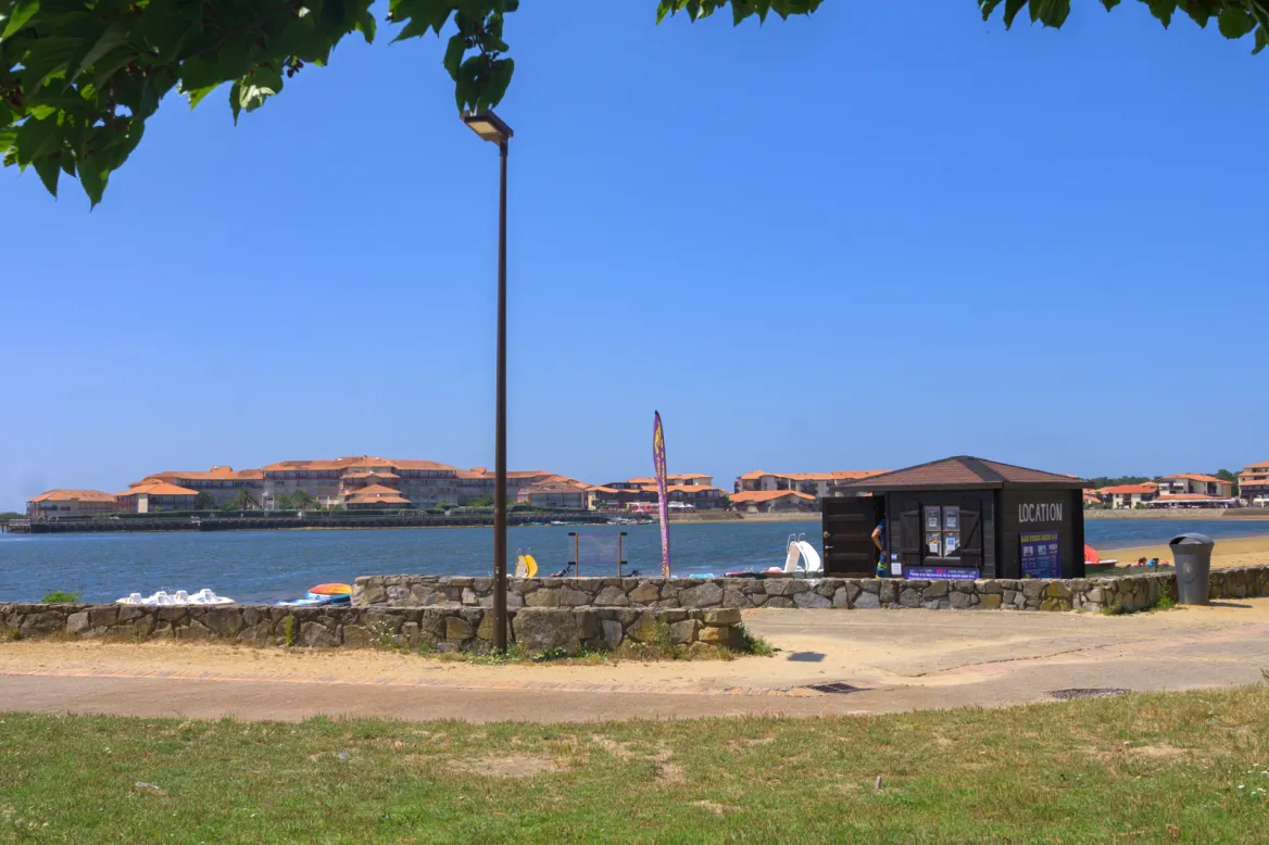 Port d'Albret lake