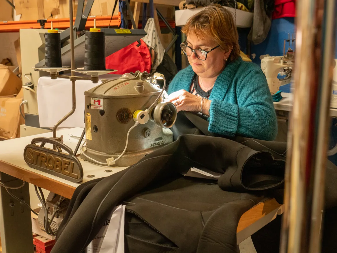 Véronique Seamstress ALL IN