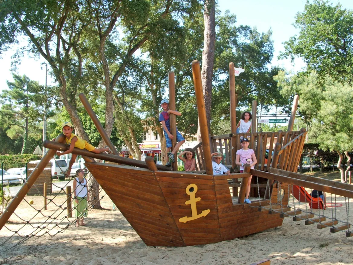 Campsite Landes Children's games