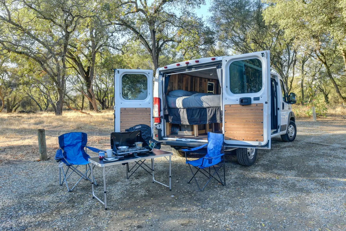 Van life in the Landes region. Photo: stephen-leonardi-unsplash