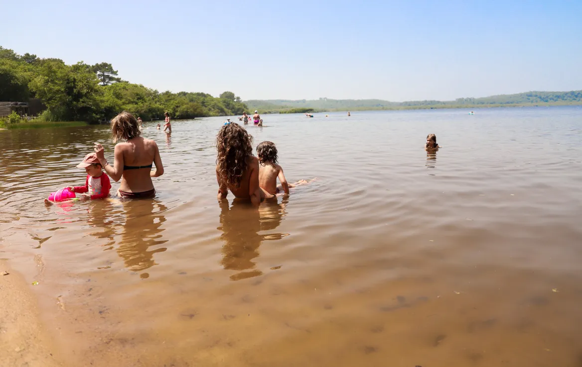 The beach at Lake Léon, perfect for children